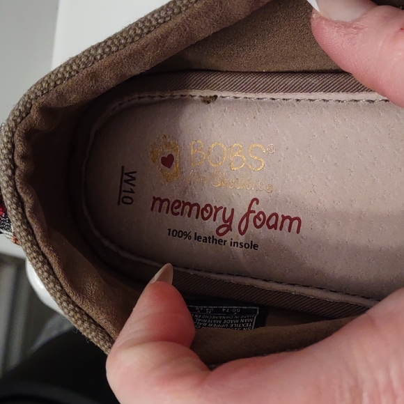 Sketchers Bob's brand size 10. They are brown and have only been worn twice. OBO - Picture 2 of 3